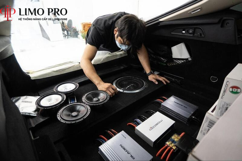 Hình ảnh độ loa ô tô chuyên nghiệp tại LIMO PRO