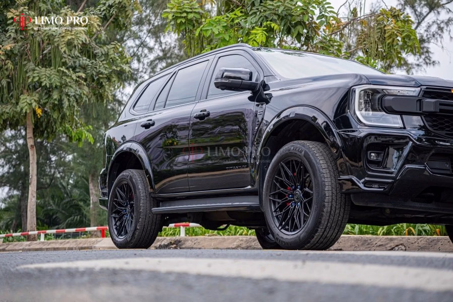 Độ Ford Everest Titanium tăng giá trị & bảo vệ xe