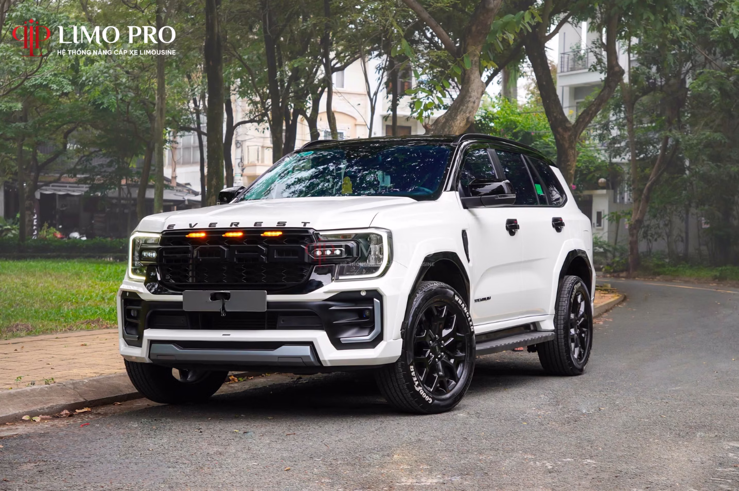 Xe Ford Everest độ đẹp: Bí quyết nâng tầm phong cách và hiệu suất 8 Nâng Cấp Hệ Thống Chiếu Sáng – Hiện Đại Và An Toàn