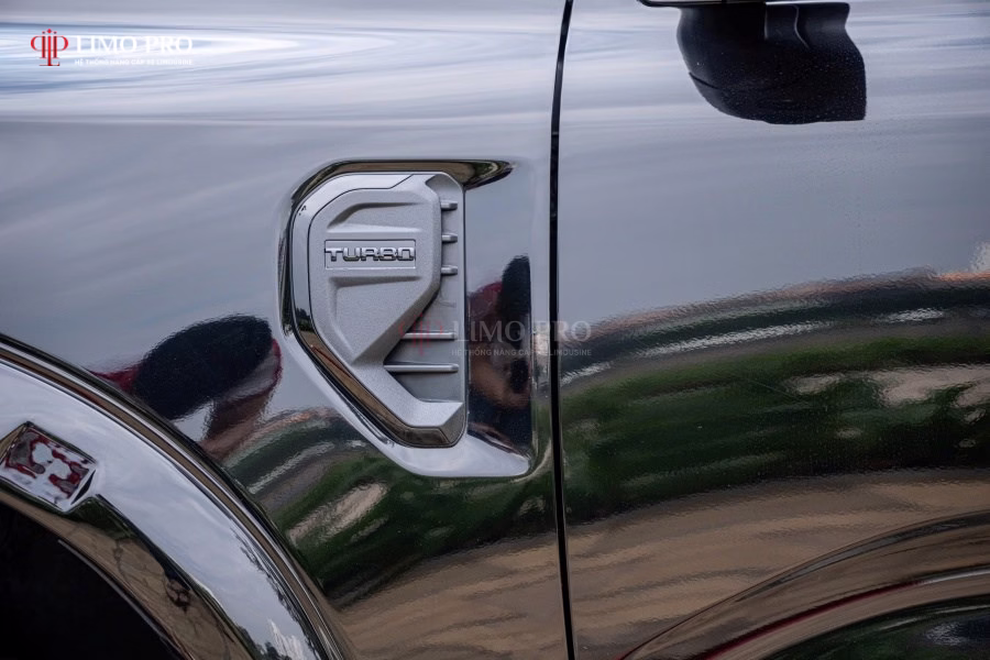 Đồ chơi ngoại thất Ford Everest Titanium
