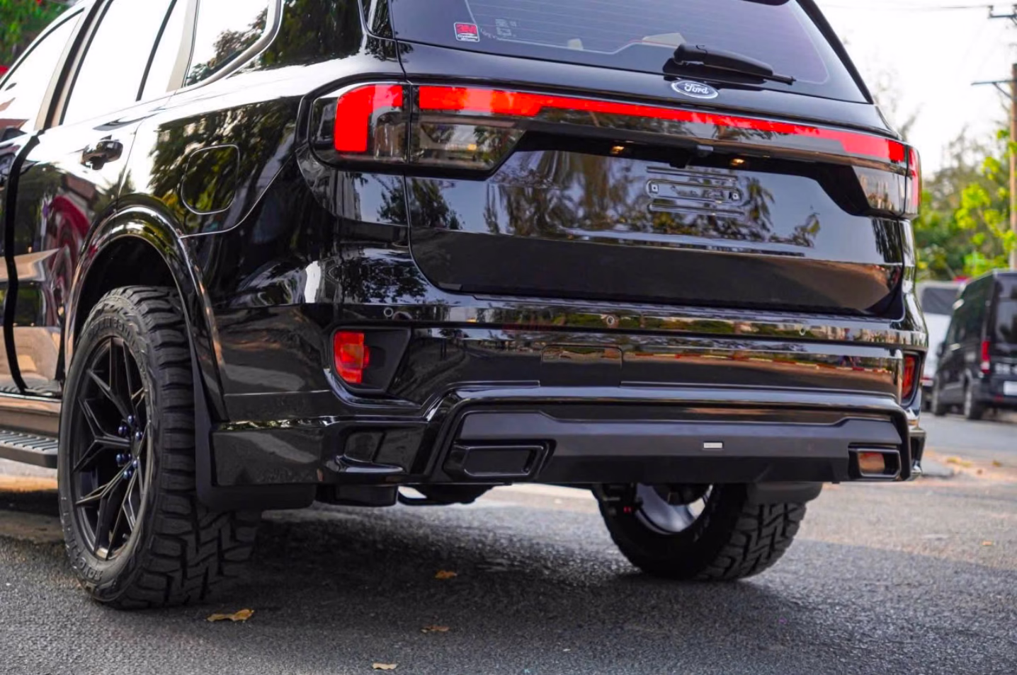 Đèn hậu posche - Độ xe Ford Everest