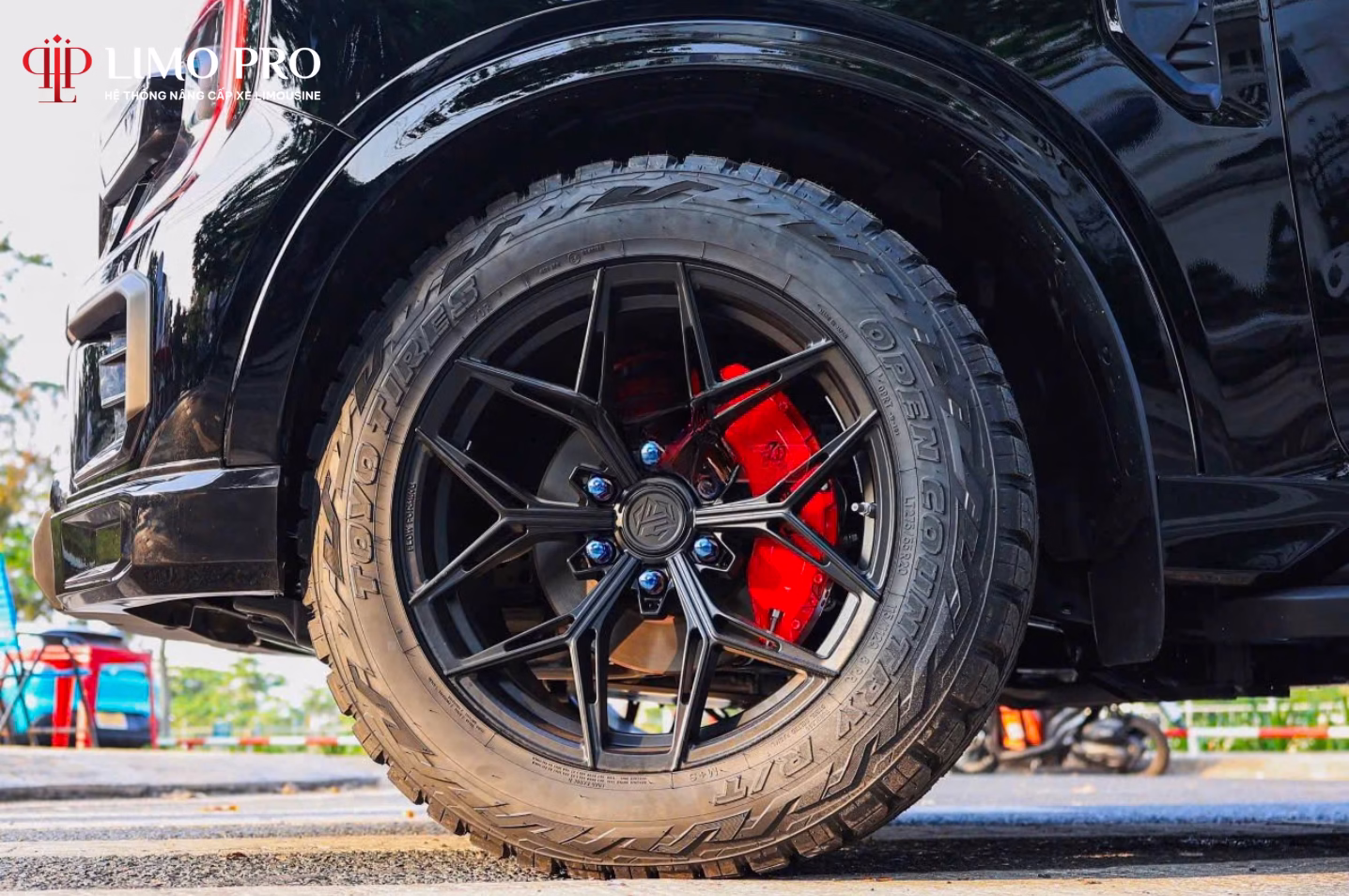 Lắp mâm lốp cho xe Ford Everest