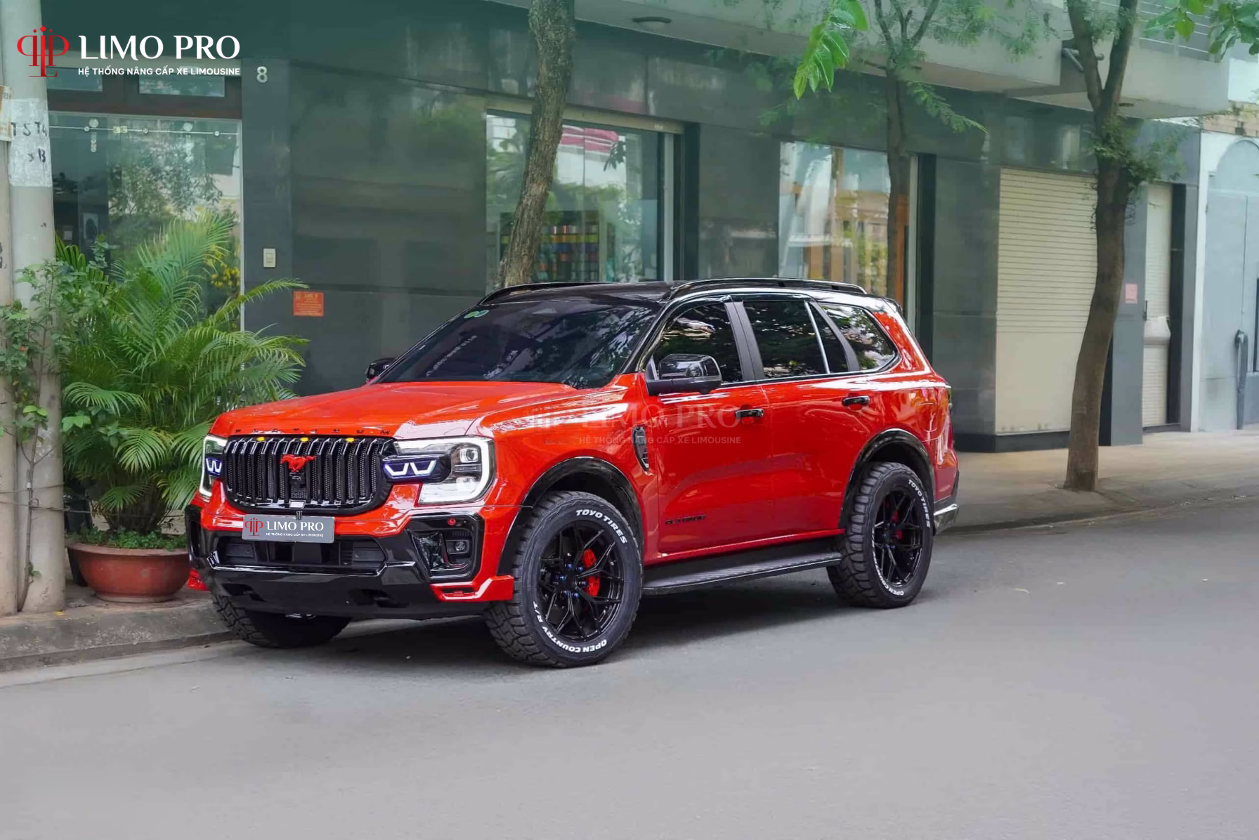 Thiết Kế Ngoại Thất Ford Everest Platinum 2025: Uy Lực & Sang Trọng