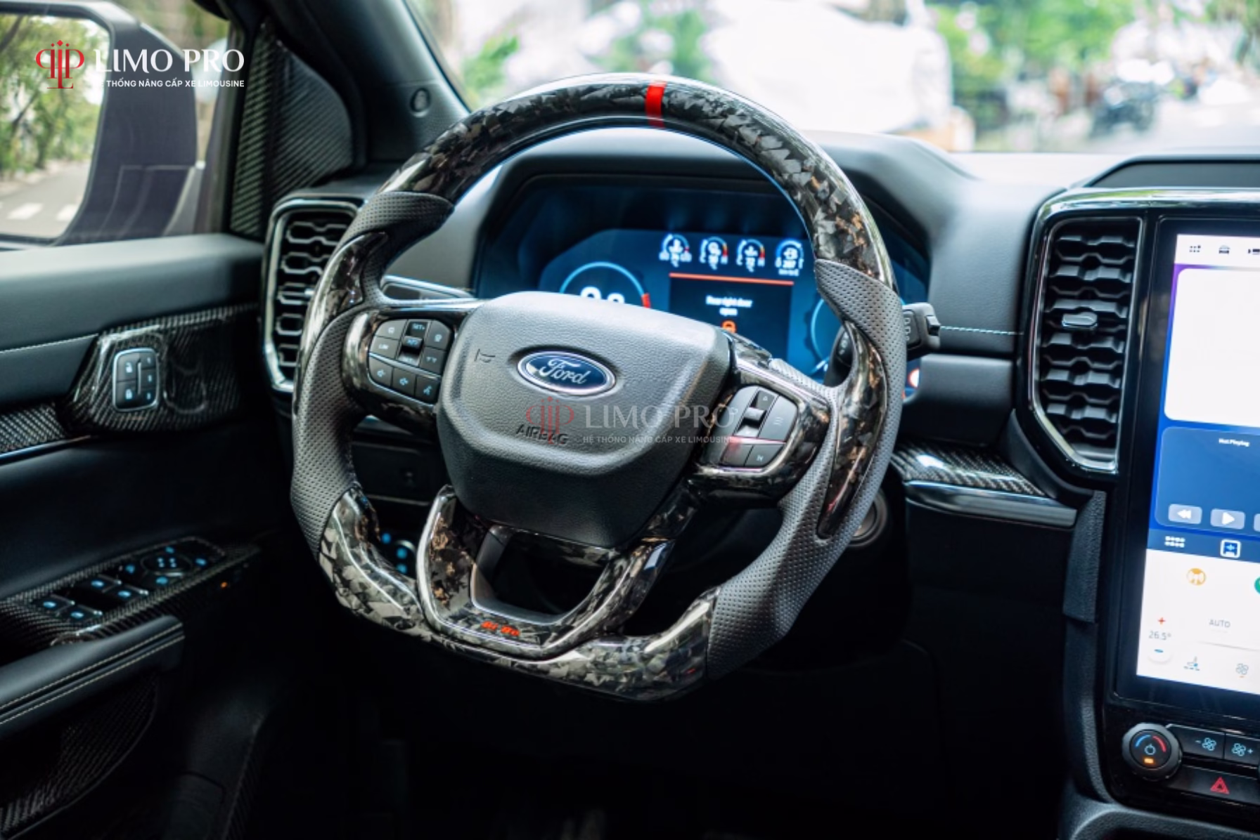 Vô Lăng Carbon Fiber & Da Cao Cấp – Nâng Cao Cảm Giác Lái