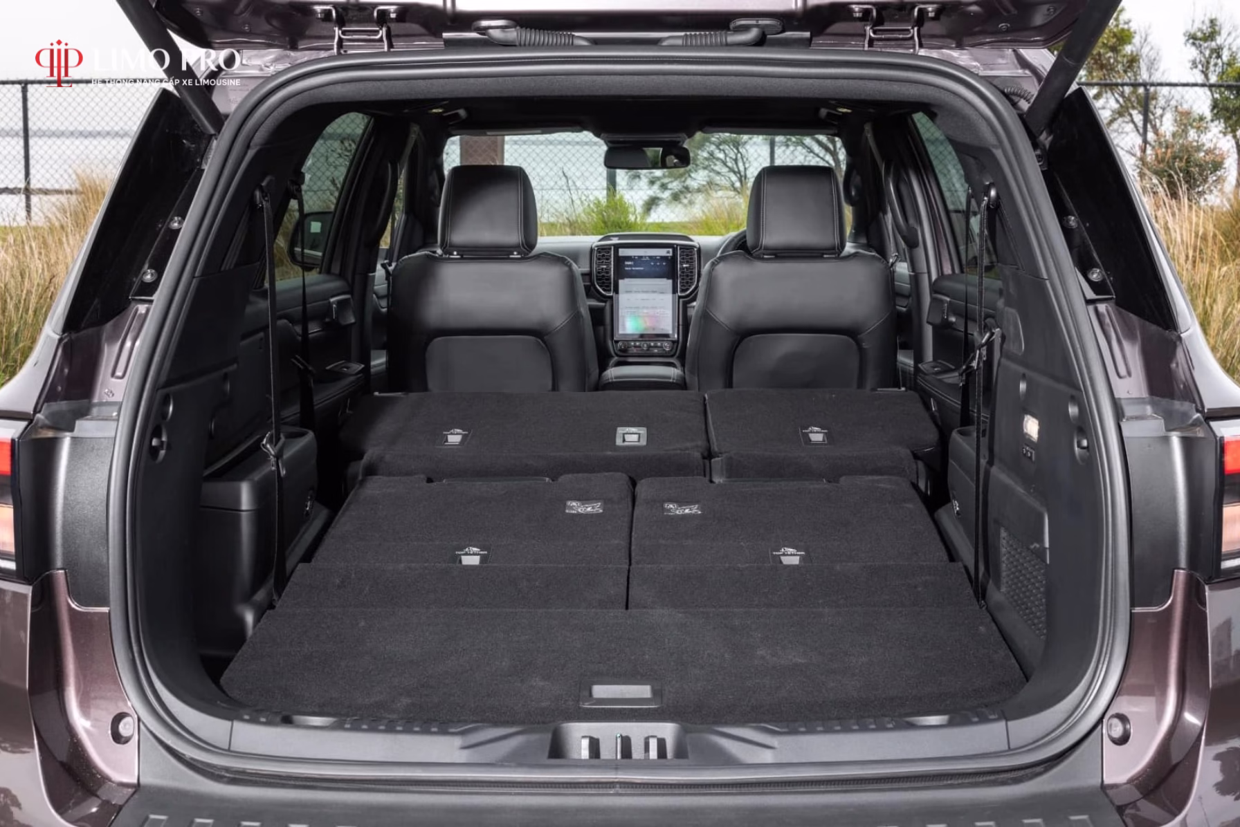 Ford Everest Đen Độ Body Kit: Màn Lột Xác Từ Nguyên Bản Đến Độc Bản 3 Ford Everest đen nguyên bản trước khi độ