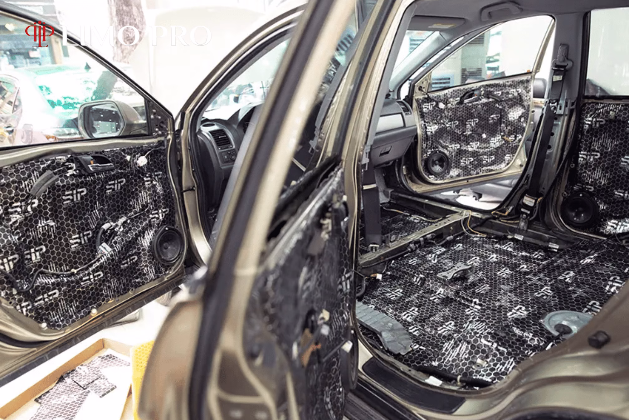 Các vị trí trọng yếu cần xử lý khi cách âm xe limousine