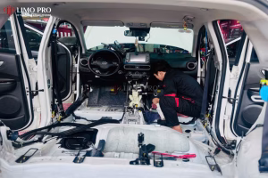 Hướng dẫn cách khử mùi hôi nội thất ô tô triệt để 100%