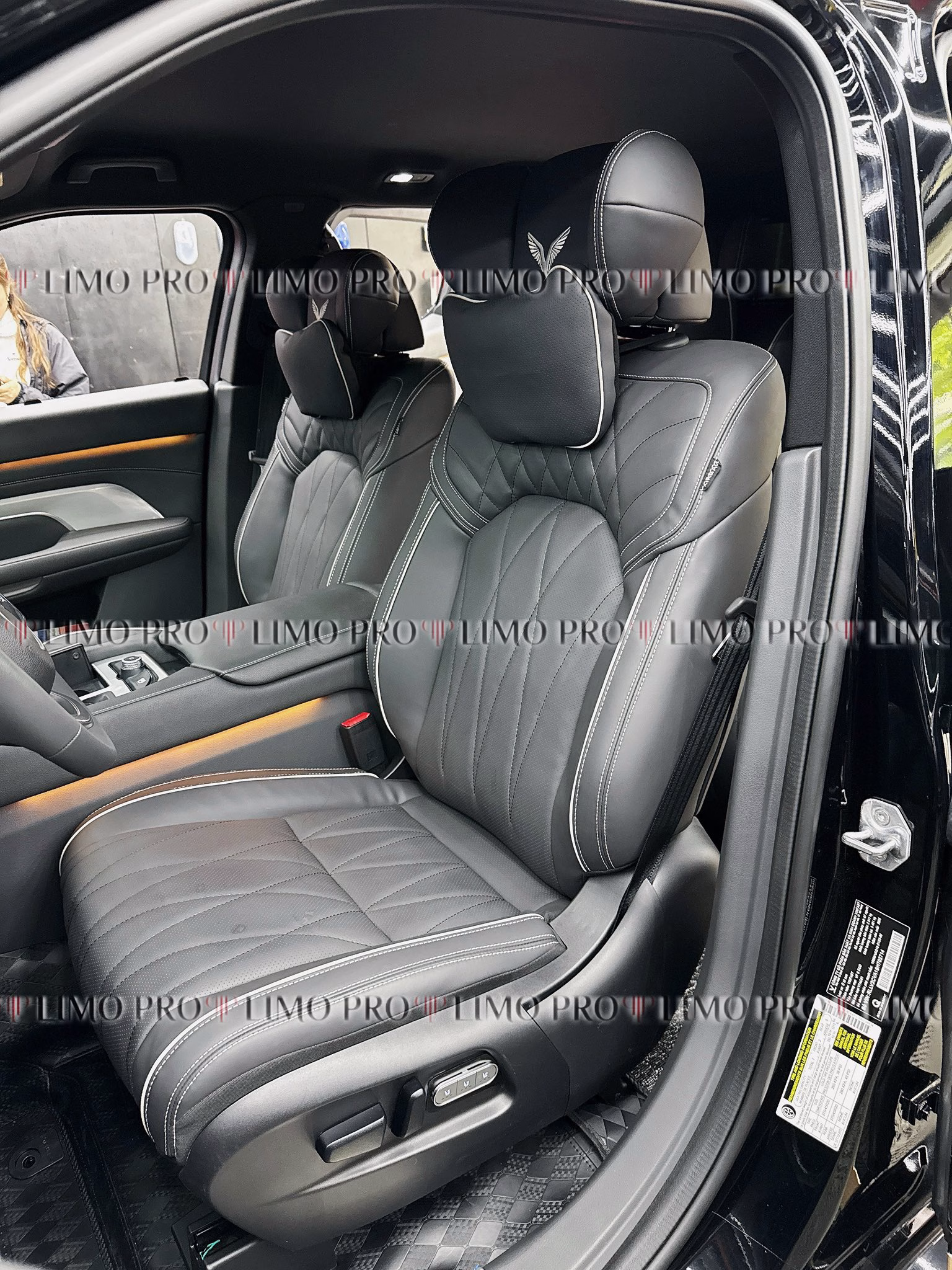 Độ ghế limousine cho vf9 giúp gia tăng sự tiện nghi vượt trội 1 Tại sao chủ xe cần độ ghế limousine cho VF9?