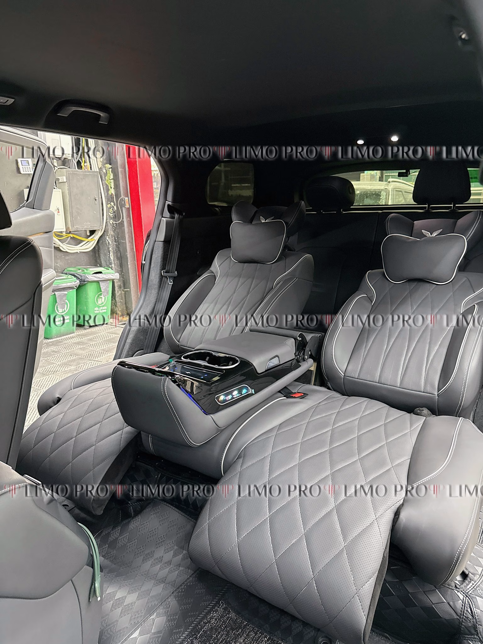 Độ ghế limousine cho vf9 giúp gia tăng sự tiện nghi vượt trội 3 Bài toán an toàn điện cực kỳ quan trọng khi thi công xe VinFast