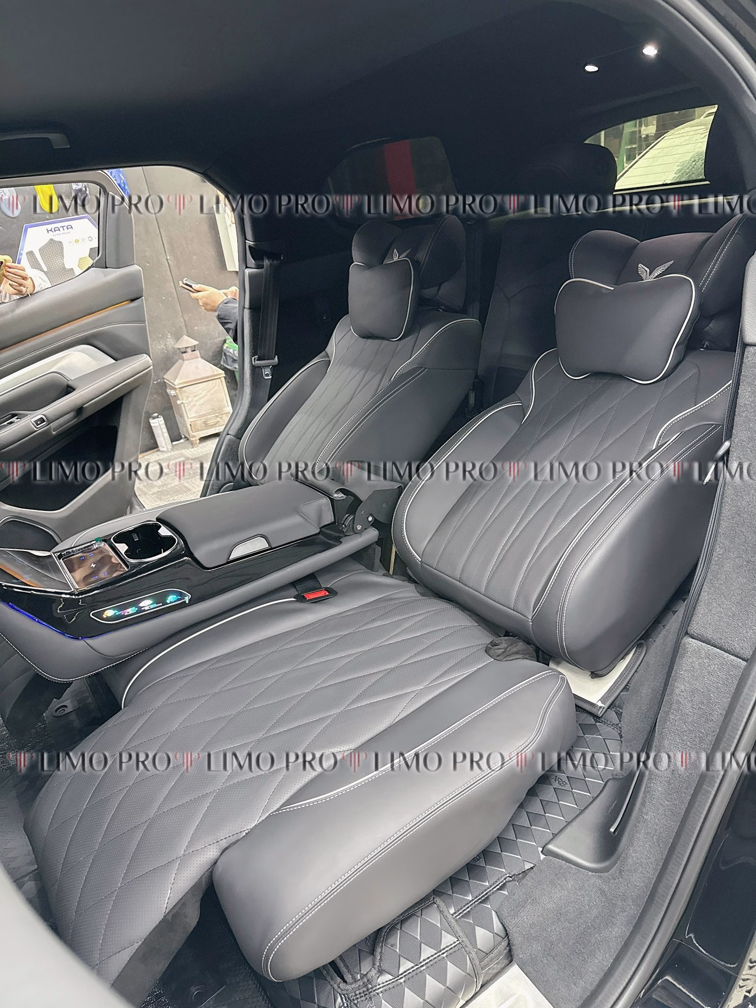 Độ ghế limousine cho vf9 giúp gia tăng sự tiện nghi vượt trội 2 Các tiện nghi vượt trội khi nâng cấp hàng ghế thứ 2
